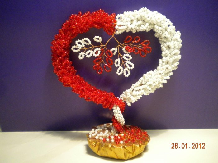 Топиарий в виде сердца из бисера