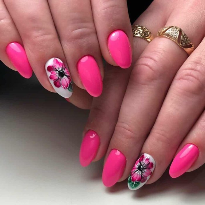 Маникюр розовый с цветами