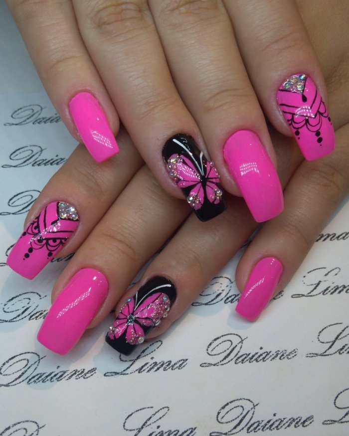 Яркие розовые ногти