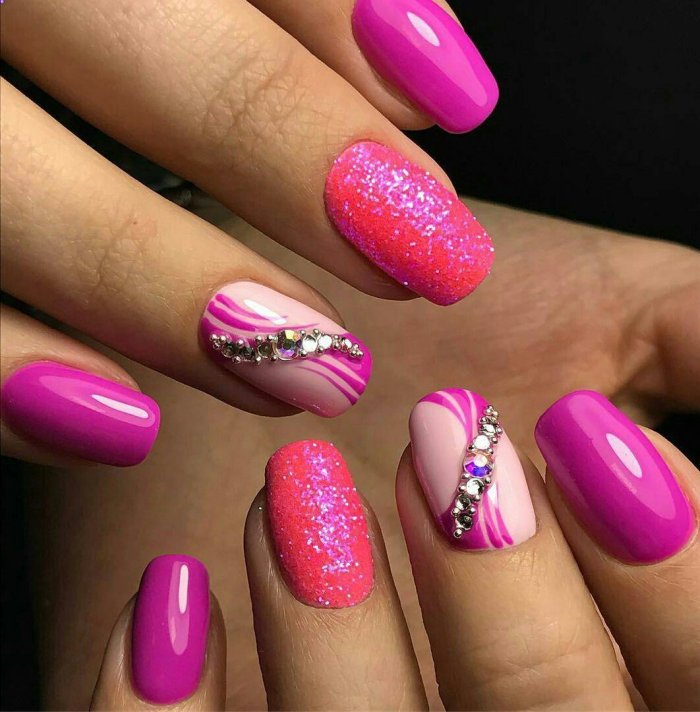 Ярко розовые ногти