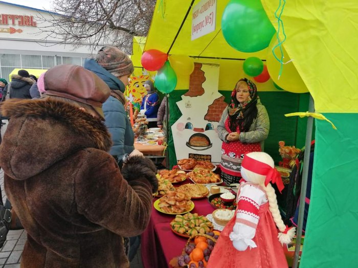 Украсить палатку с блинами
