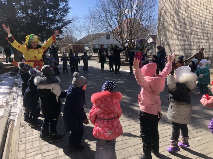 Масленица с детьми на улице