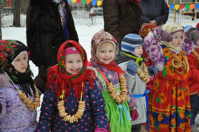 Фотозона на Масленицу в детском саду