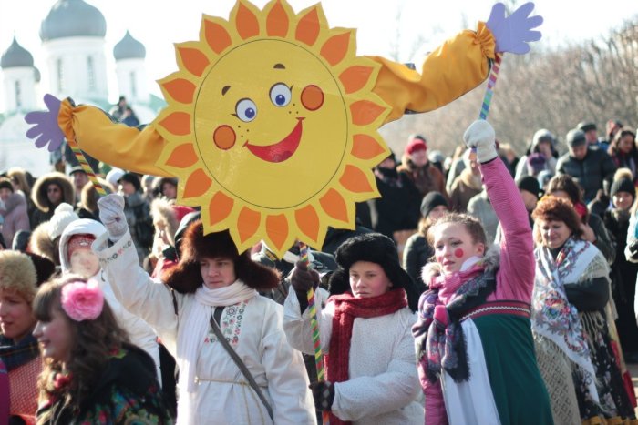 Украшение сцены на Масленицу