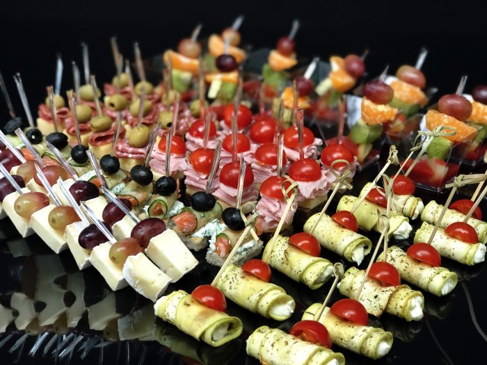 Канапе «Божья коровка» с маслинами