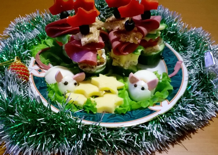 Канапе на новый год на шпажках