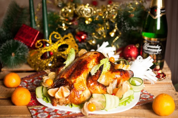 Новогодний салат в форме бычка