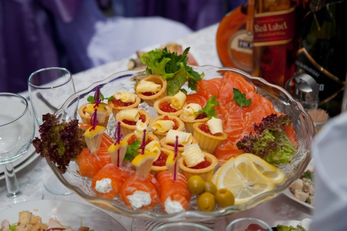 Закуски к столу на природе