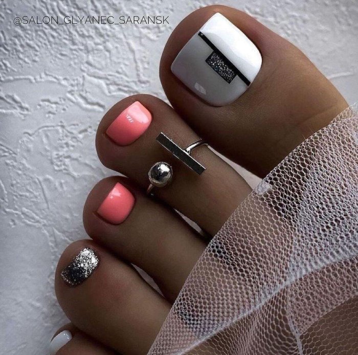 Белый маникюр и педикюр