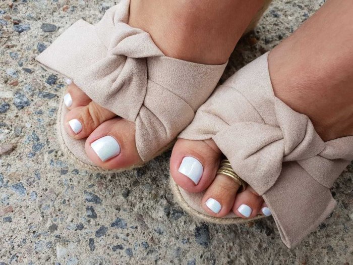 Летний маникюр и педикюр