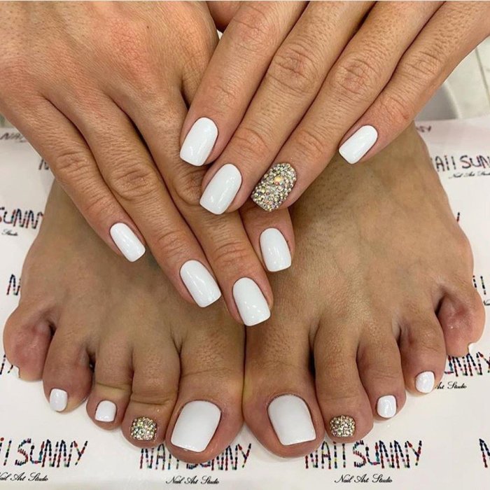 Маникюр и педикюр