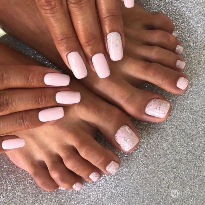 Педикюр френч