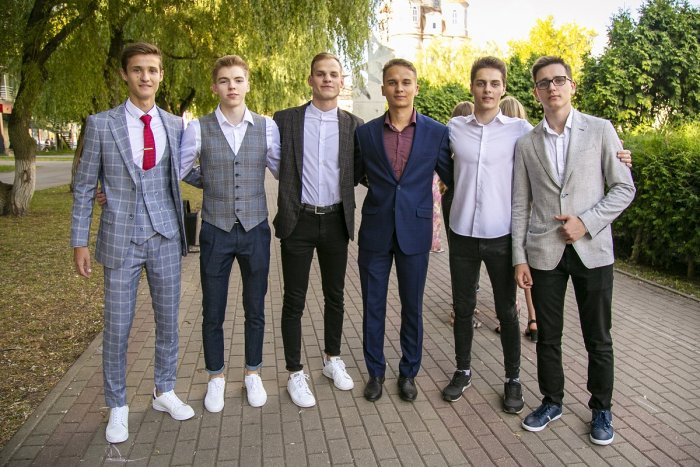 Одежда на выпускной для парней