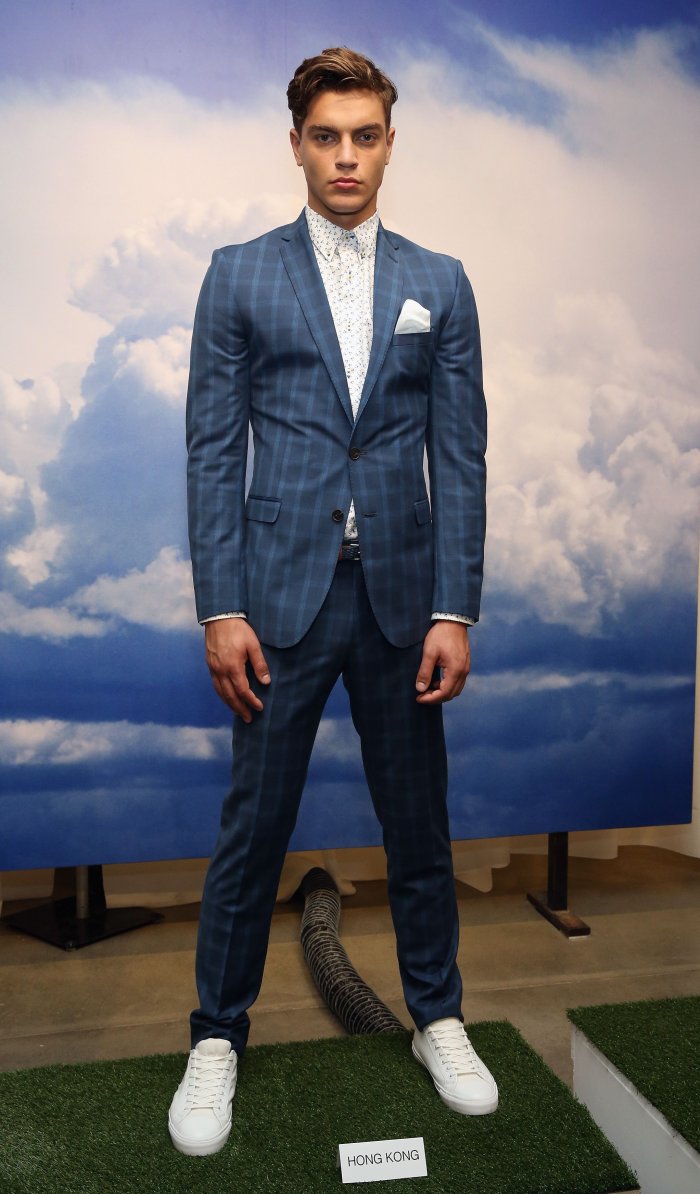 Костюм с кедами