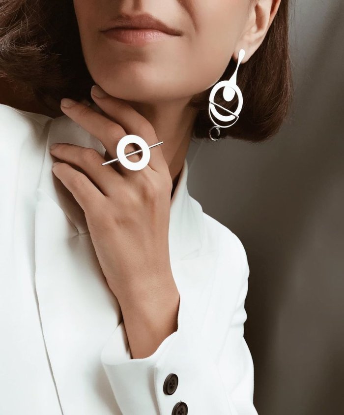 Стильные серьги