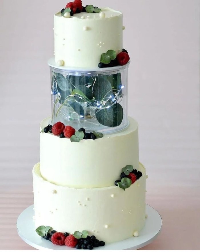 Торт с прозрачным фальш ярусом