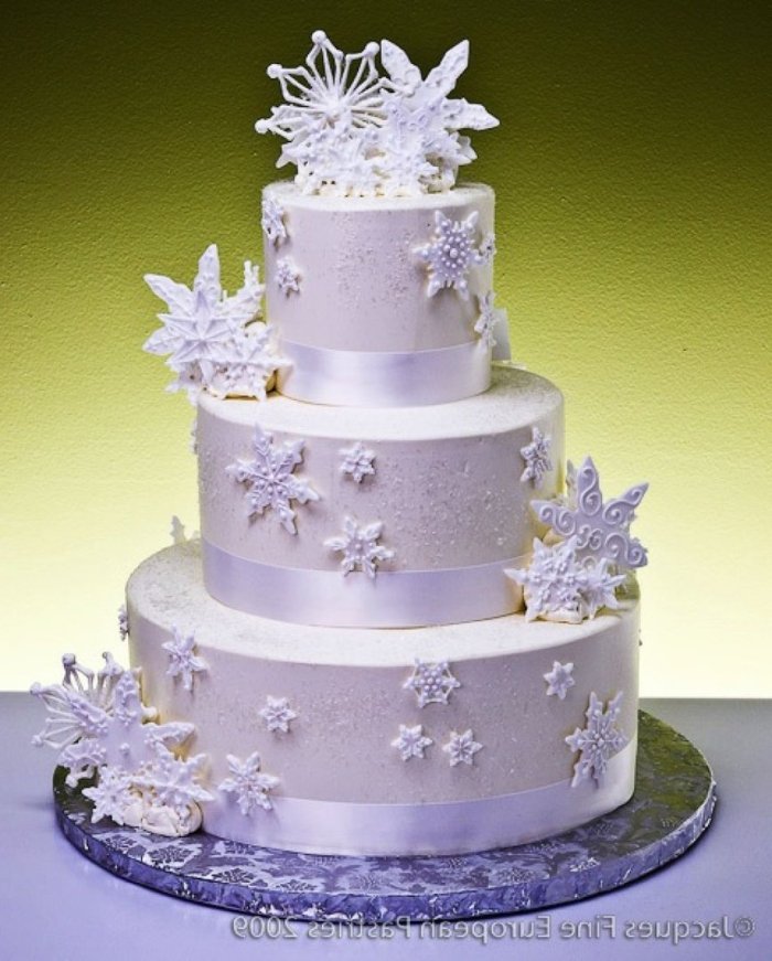 Зимний свадебный торт