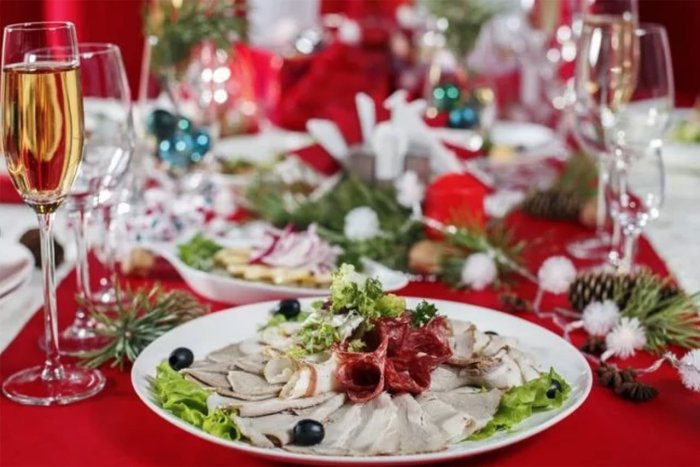 Новогодний банкетный стол