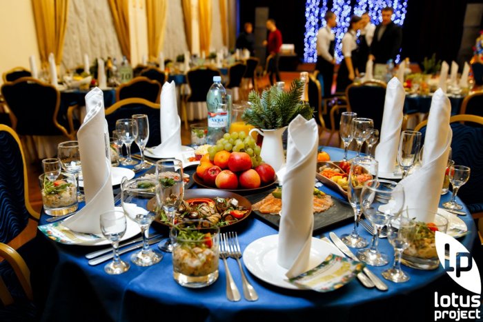 Банкетный стол