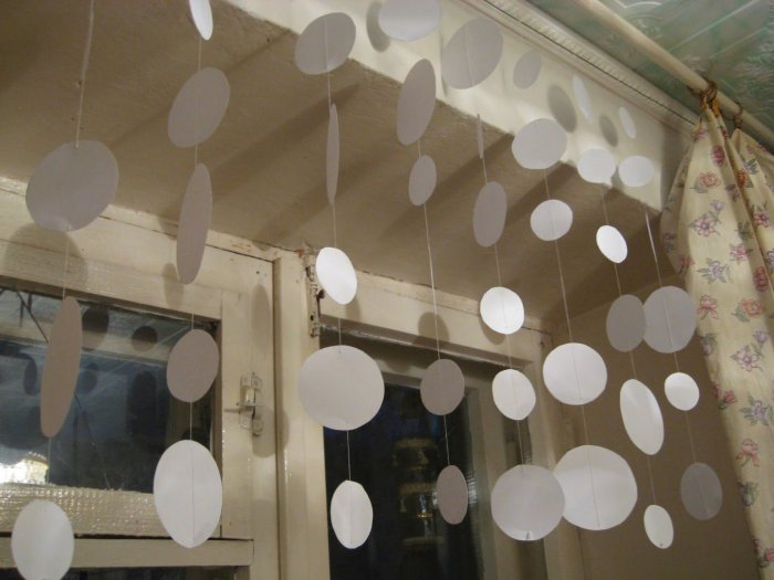 Новогоднее украшение потолка