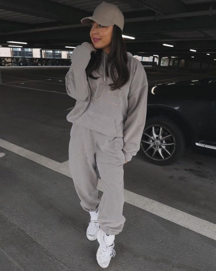 Модный спортивный образ