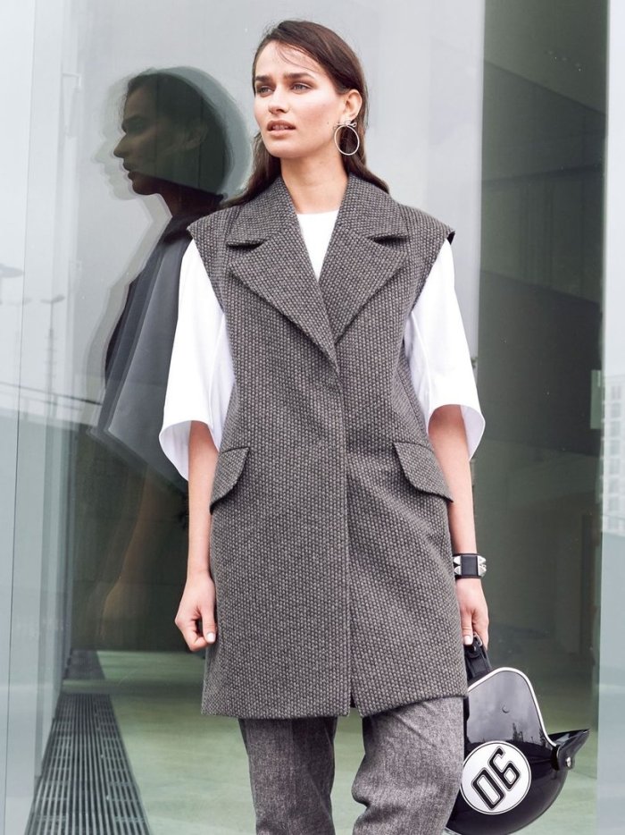 Модные драповые жилеты