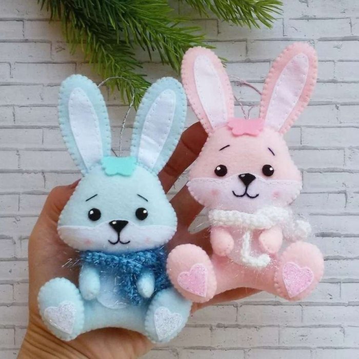 Новогодний зайчик из фетра