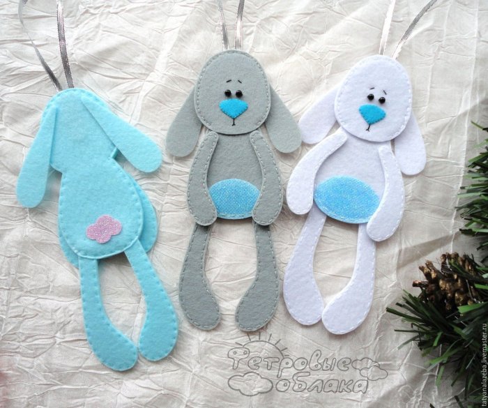 Зайчик из фетра на елку