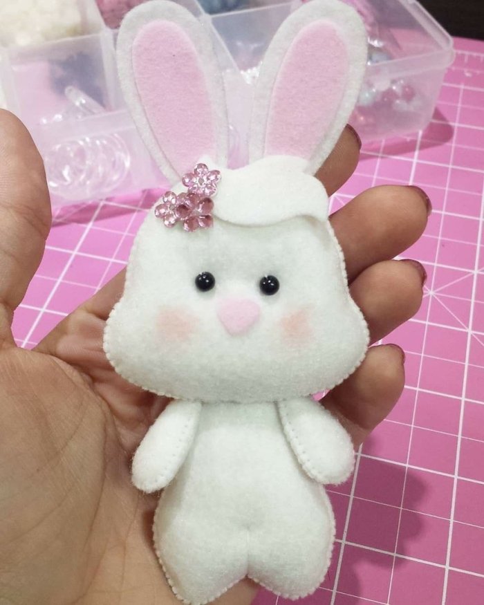 Зайчик из фетра