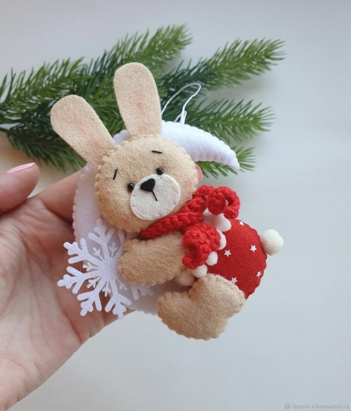 Новогодняя игрушка кролик