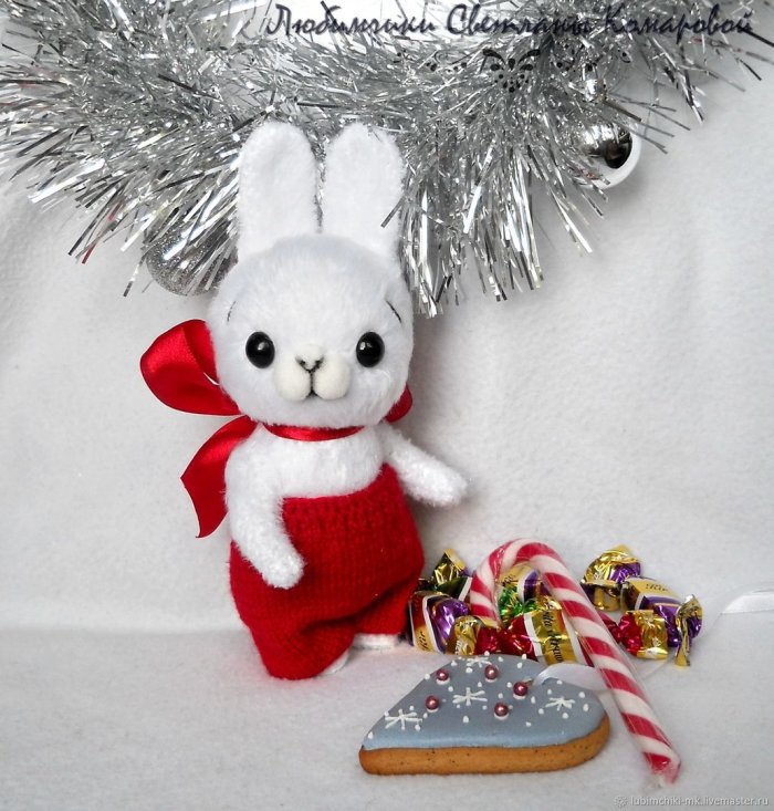 Новогодняя игрушка зайч