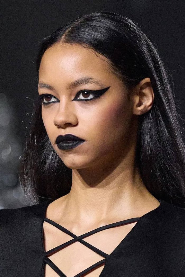 Серая помада