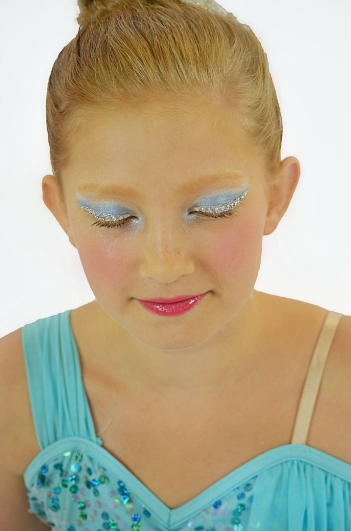 Красивый детский макияж