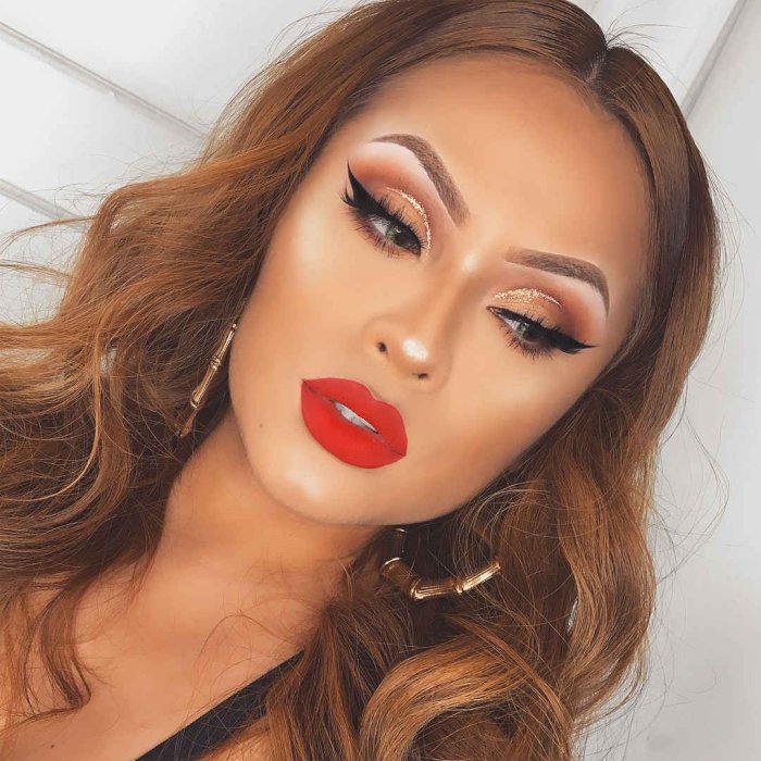 Макияж с красной помадой для брюнеток