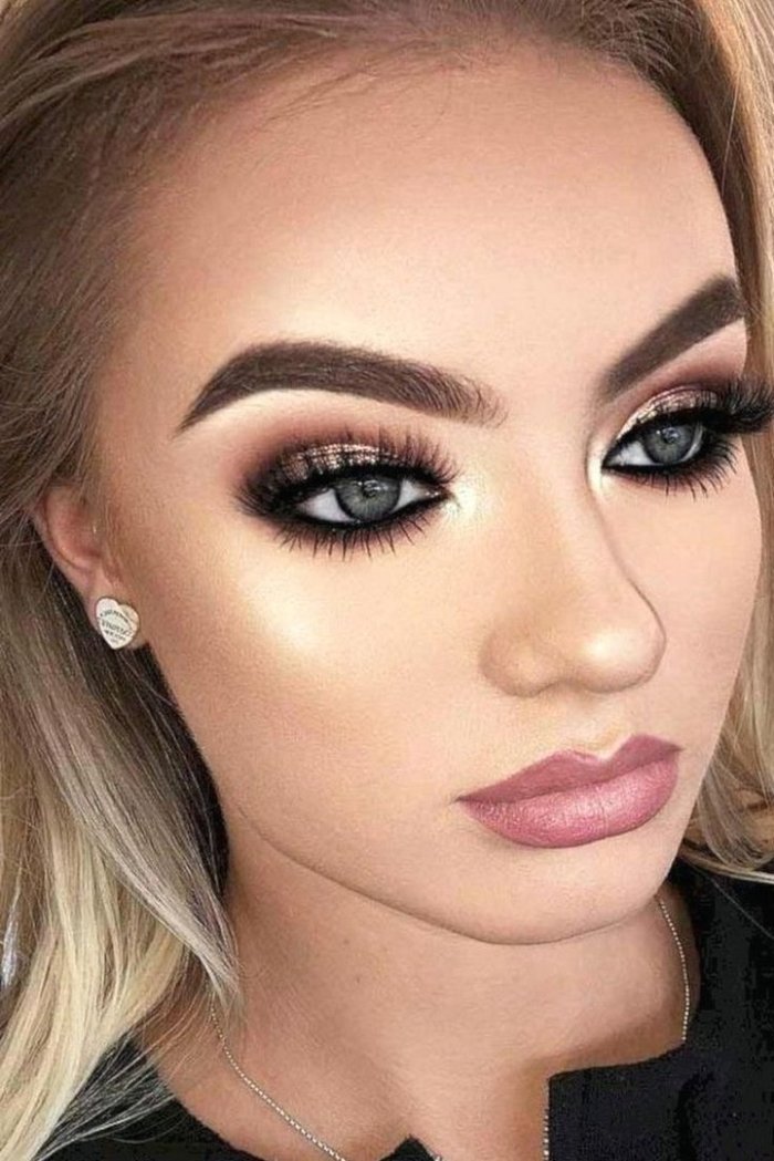 Яркий Смоки айс макияж