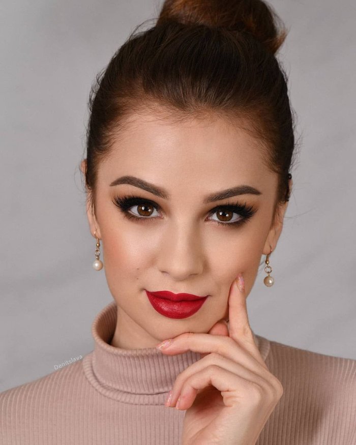 Смоки айс с красной помадой