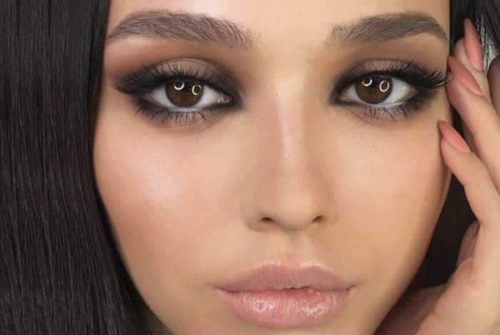 Серебристый макияж для карих глаз