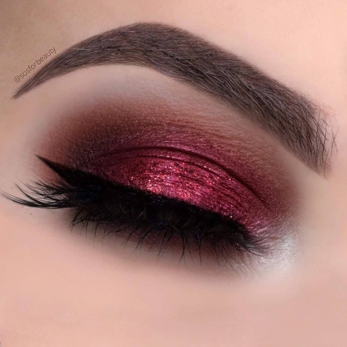 Макияж глаз с красными тенями