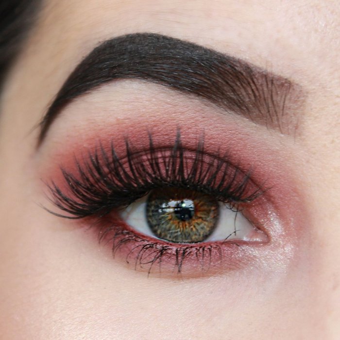 Бордовый макияж