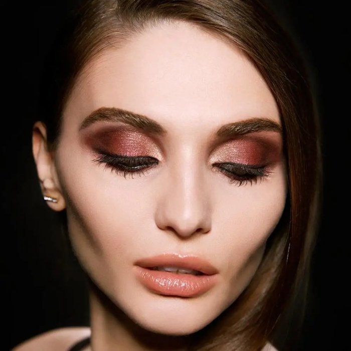 Макияж с бордовыми тенями