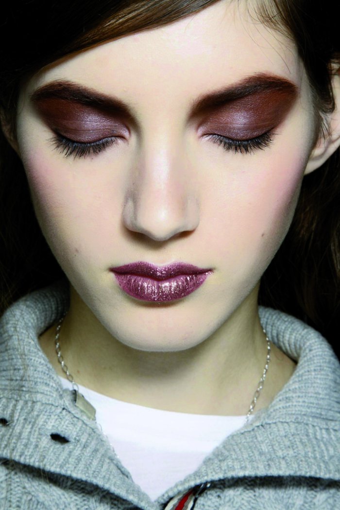 Бордовые тени