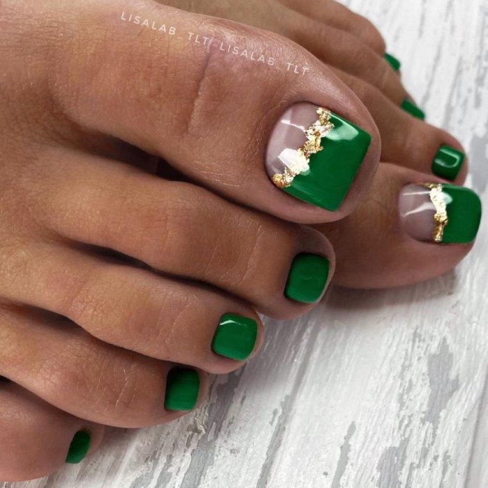 Педикюр классический зеленый