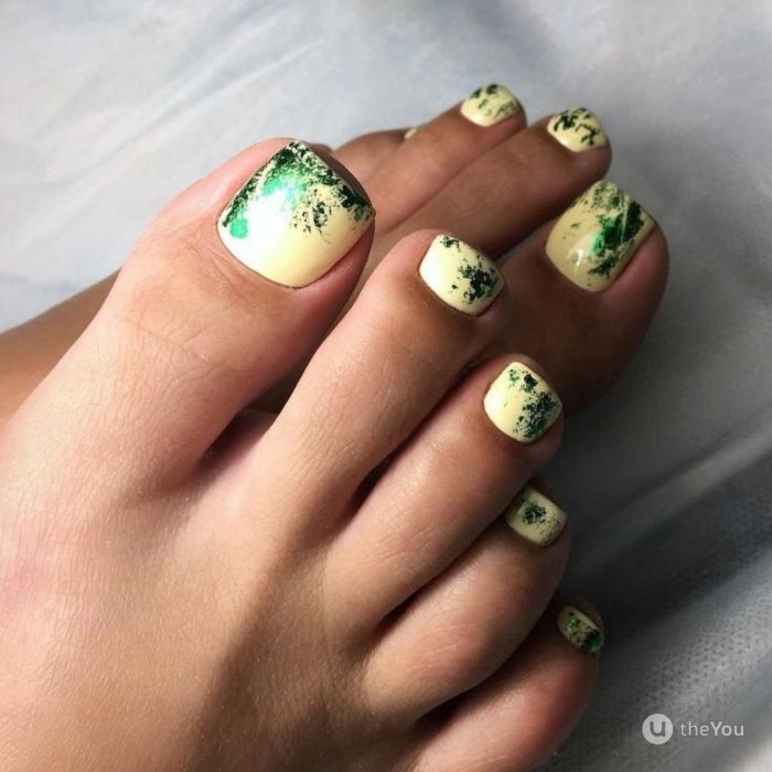 Стильный педикюр