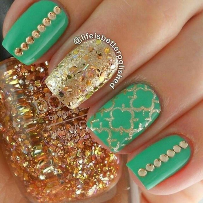 Маникюр бирюзовый с золотом