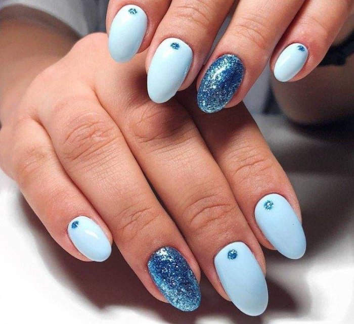 Ногти голубого цвета