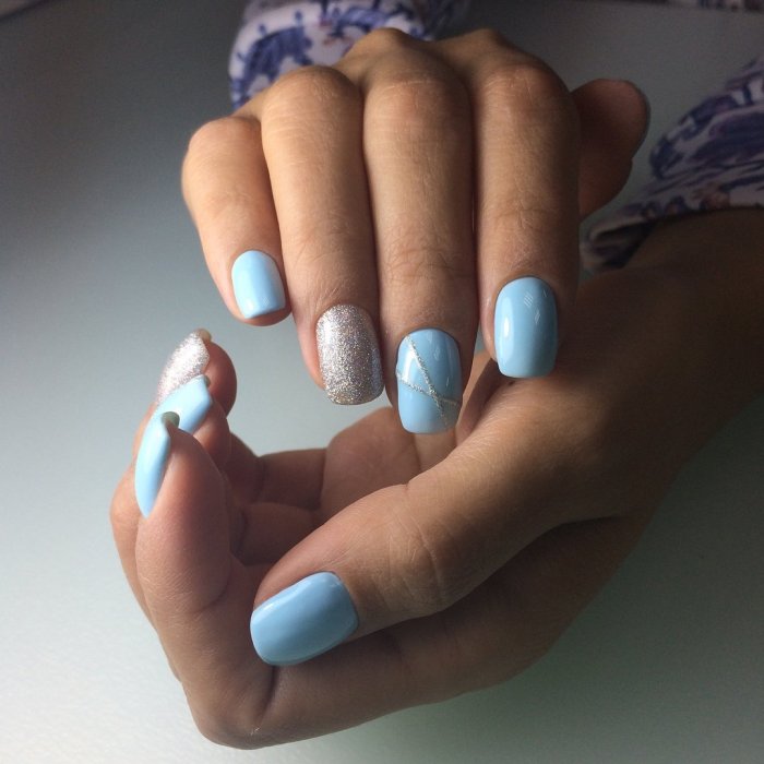 Ногти в голубых тонах
