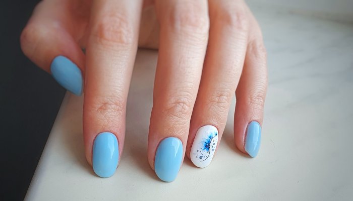 Ногти голубого цвета