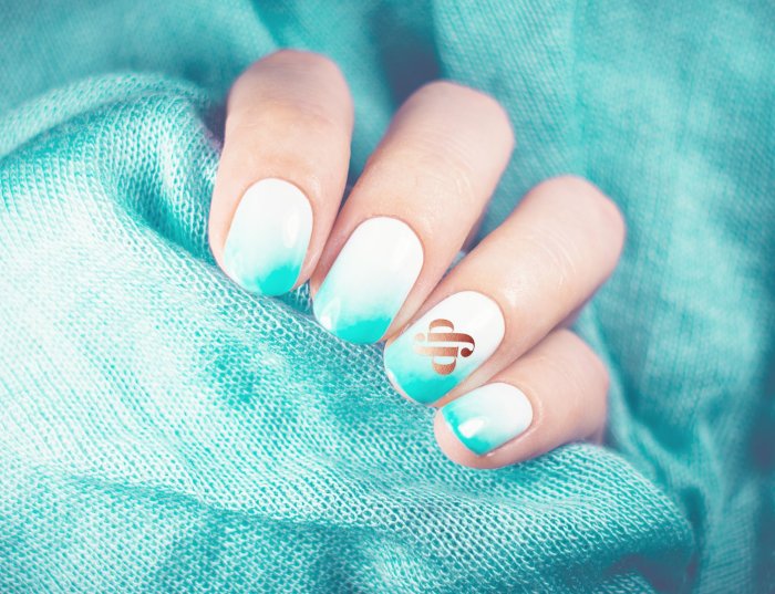 Ногти в голубых тонах