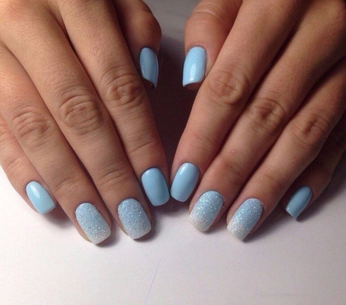Маникюр голубого цвета
