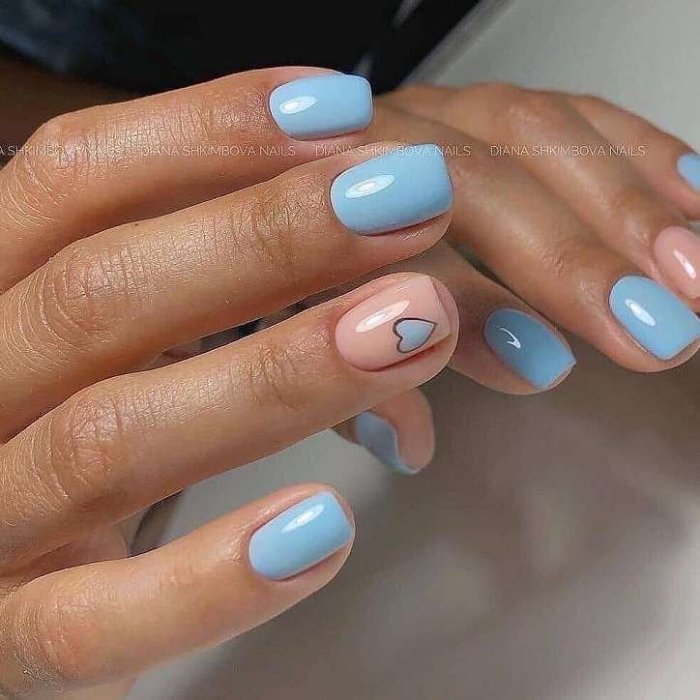 Голубой маникюр на короткие